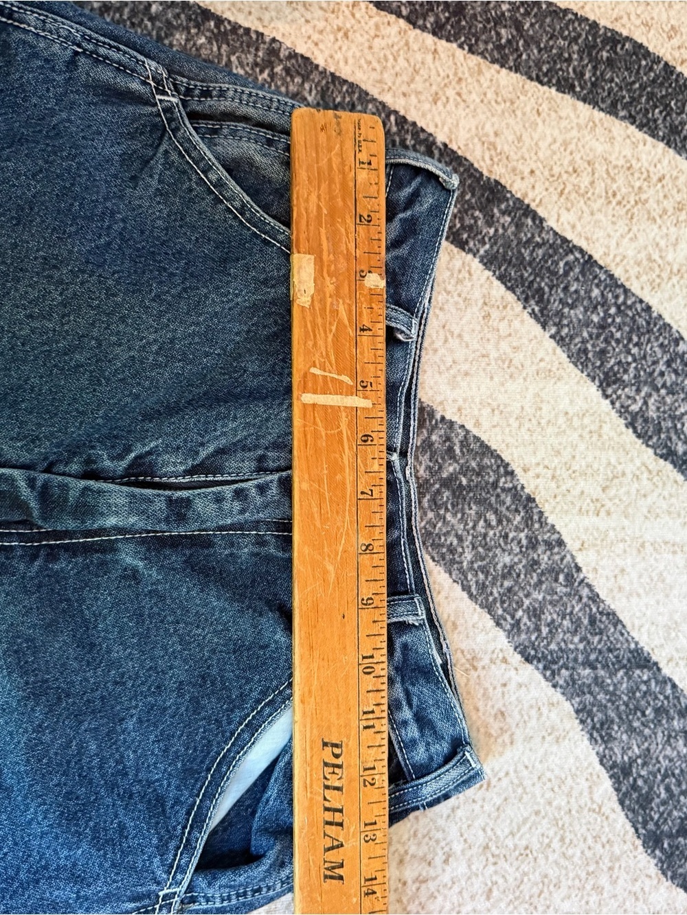 J Galt Carpenter Cut Off Denim Shorts Medium EEUC - Picture 6 of 6